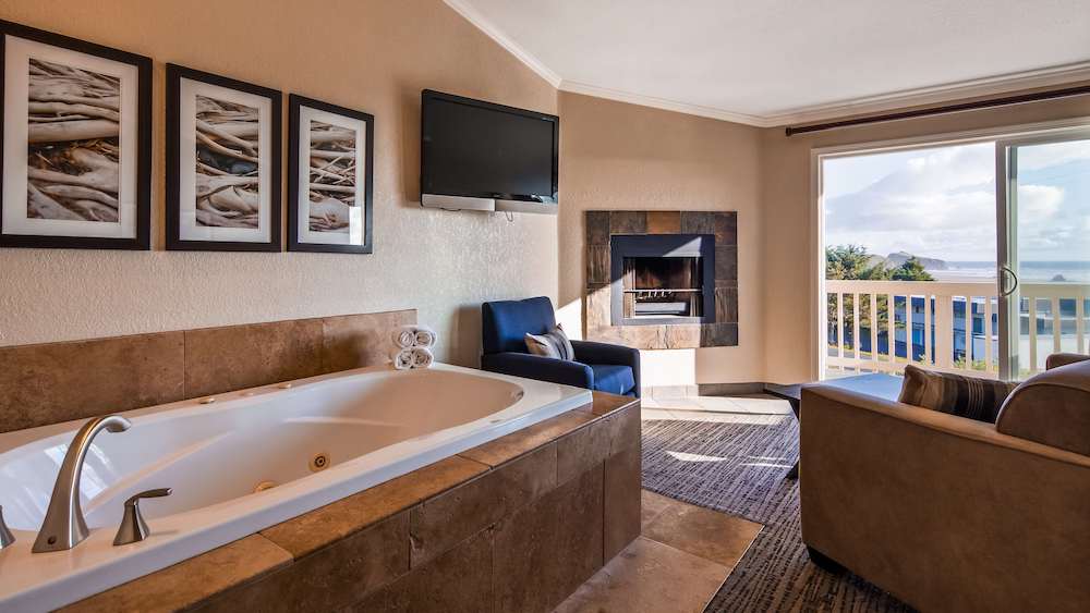 One of the Guest rooms at our Bandon Hotel overlooking beautiful coastal scenery of Bandon Beach