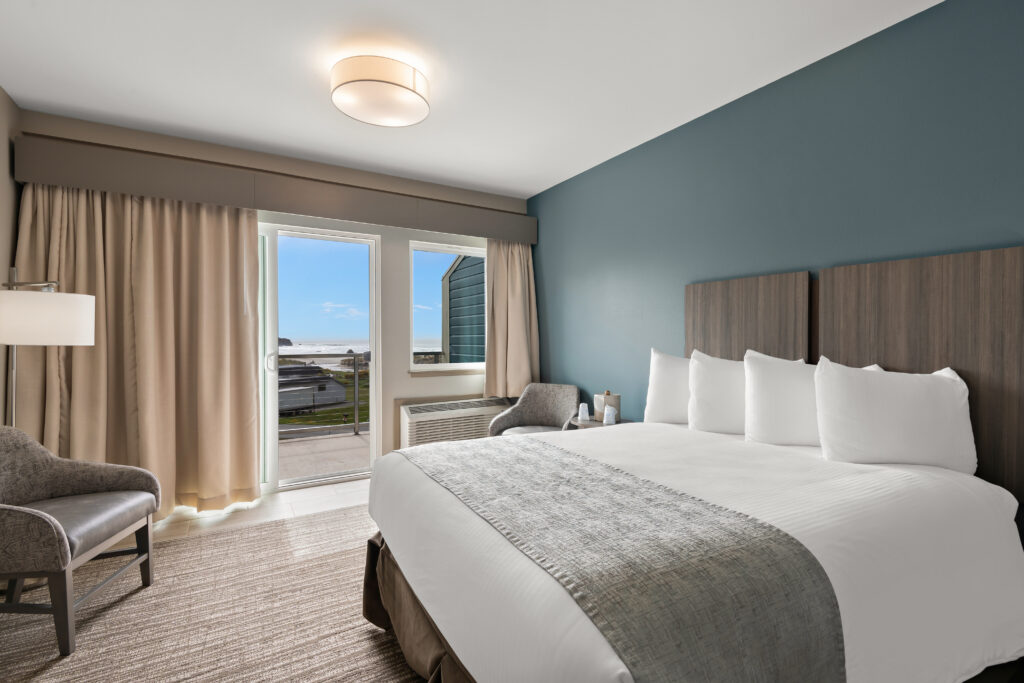 A guest room overlooking the beach near Face Rock State Scenic Viewpoint