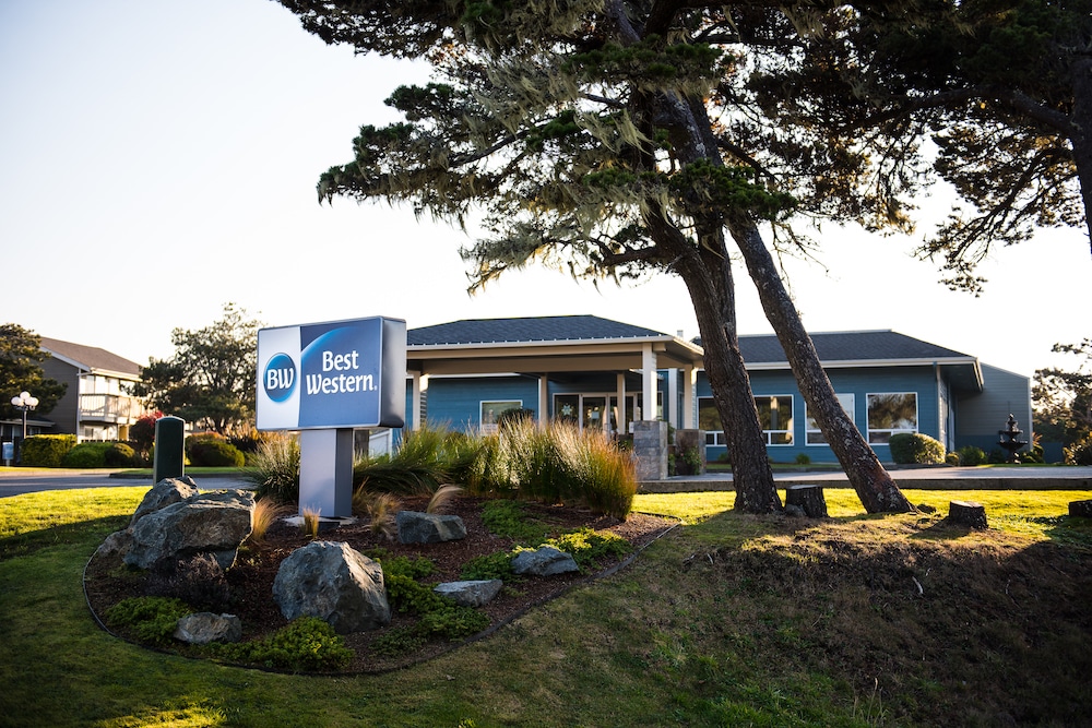 Front entrance of our hotel in Bandon, Oregon