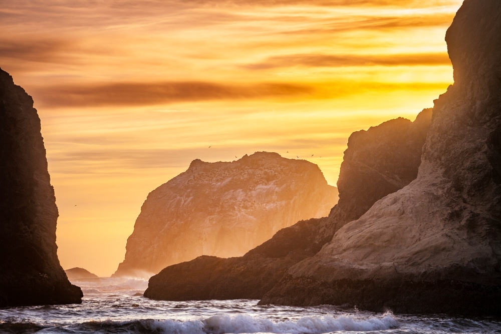 Your Complete Guide to the Southern Oregon Coast 1 Seastacks off the coast of Bandon - discover the best time to visit the Oregon Coast
