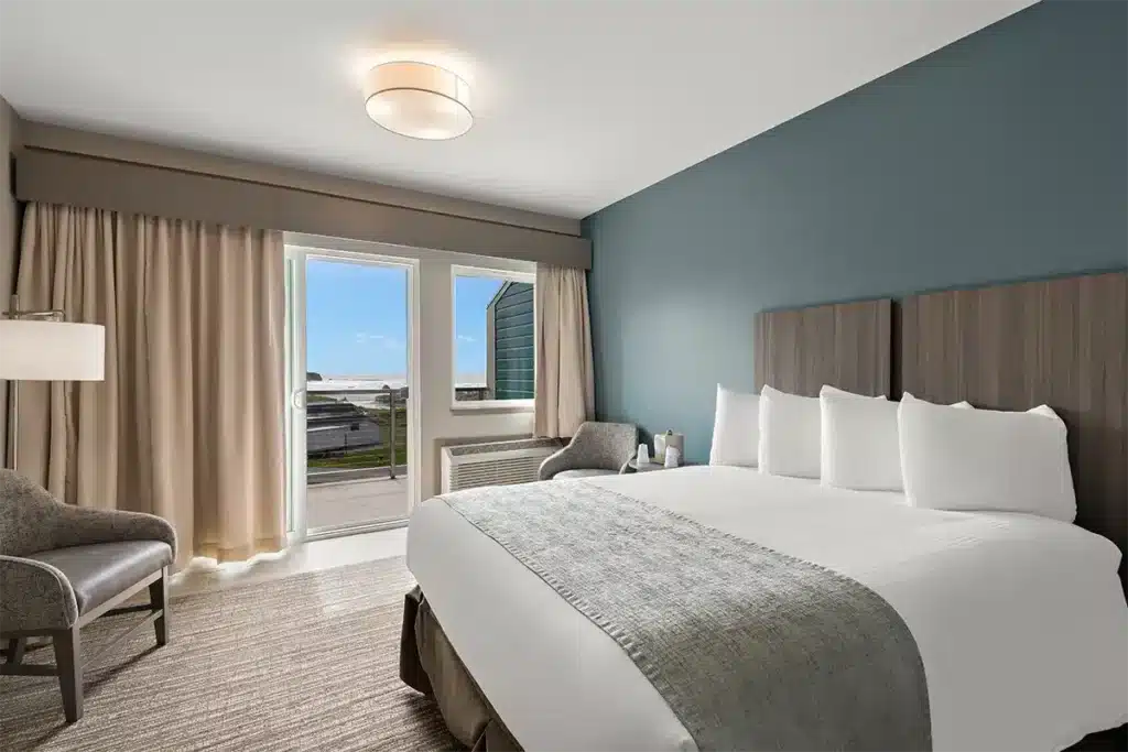 Things to Do in Bandon Oregon This Fall 5 Hotel room at the Inn at Face Rock, one of the best Oregon Coast hotels in Bandon