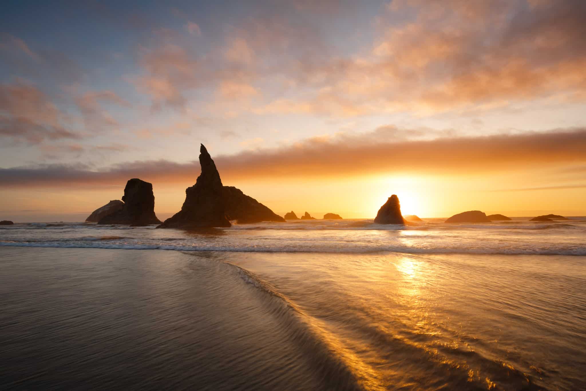 Plan your Oregon Coast Vacations to Bandon 1 Enjoy Face Rock and the ocean at sunset on Oregon Coast vacations.